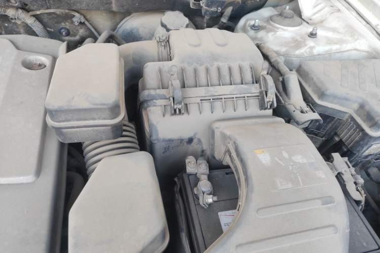 Used Hyundai Santa Fe Classic 2012 2.4 Ultimate Edition 7-Seater Four-Wheel Drive Engine Bay Left