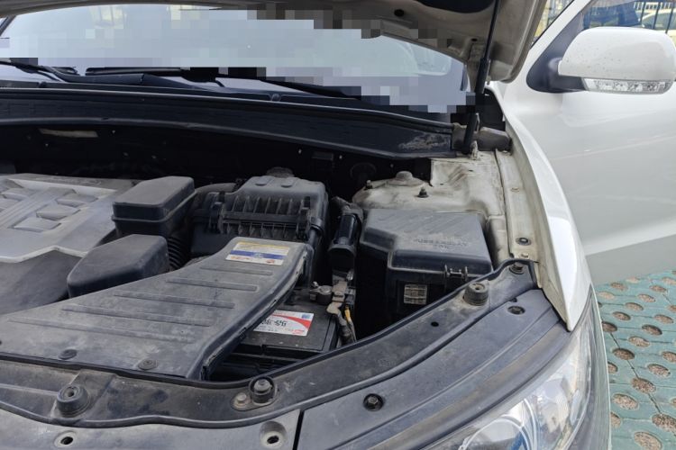 Used Hyundai Santa Fe Classic 2012 2.4 Comfort Edition 7-Seater Four-Wheel Drive Engine Bay Left