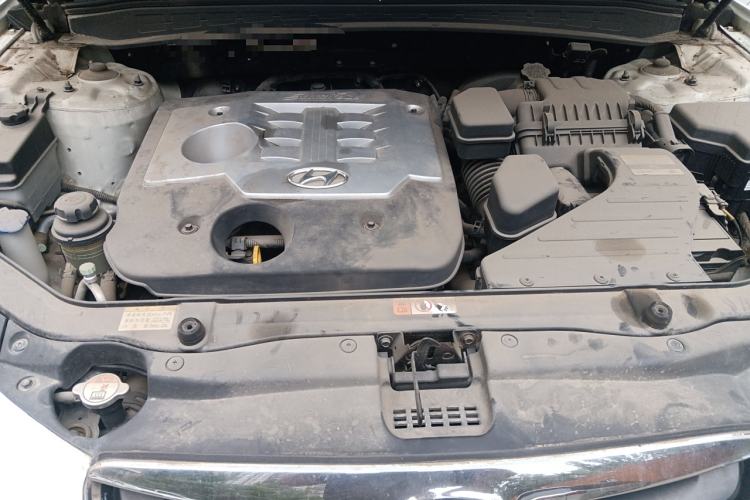 Used Hyundai Santa Fe Classic 2012 2.4 Ultimate Edition 7-Seater Four-Wheel Drive Engine Bay