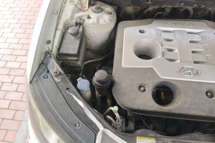 Used Hyundai Santa Fe Classic 2012 2.4 Ultimate Edition 7-Seater Four-Wheel Drive Engine Bay Right