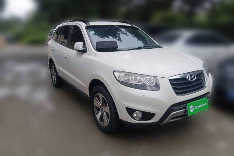 Used Hyundai Santa Fe Classic 2012 2.4 Ultimate Edition 7-Seater Four-Wheel Drive Front Right 45 Deg