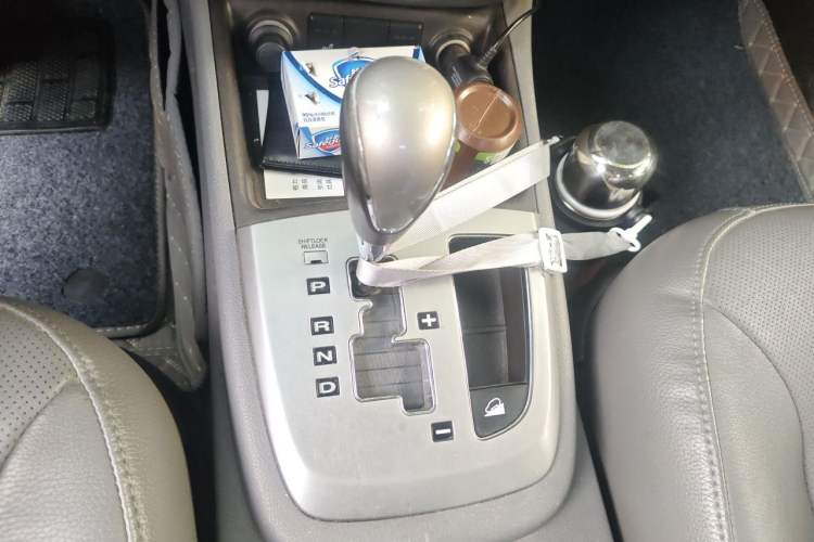 Used Hyundai Santa Fe Classic 2012 2.4 Ultimate Edition 7-Seater Four-Wheel Drive Gear Lever
