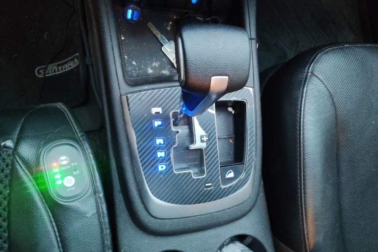 Used Hyundai Santa Fe Classic 2012 2.4 Ultimate Edition 7-Seater Four-Wheel Drive Gear Lever