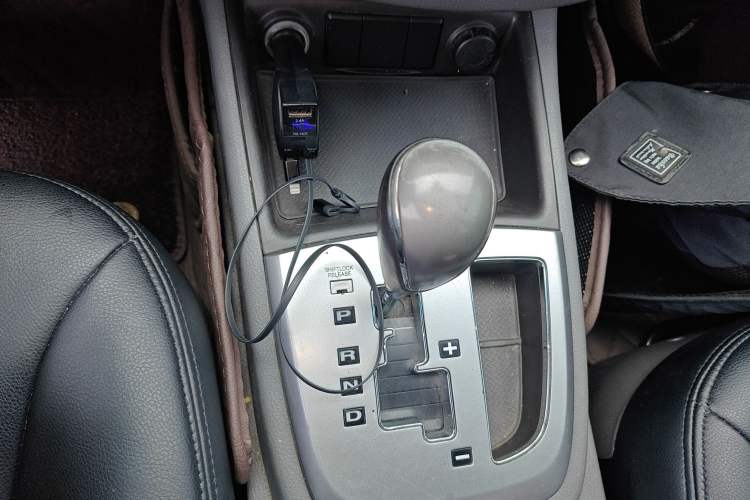 Used Hyundai Santa Fe Classic 2012 2.4 Comfort Edition 7-Seater Four-Wheel Drive Gear Lever