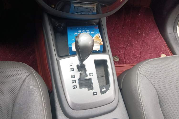 Used Hyundai Santa Fe Classic 2012 2.4 Ultimate Edition 7-Seater Four-Wheel Drive Gear Lever