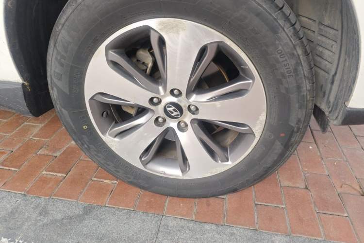 Used Hyundai Santa Fe Classic 2012 2.4 Ultimate Edition 7-Seater Four-Wheel Drive Right Front Wheel Hub