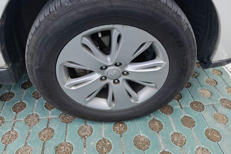 Used Hyundai Santa Fe Classic 2012 2.4 Comfort Edition 7-Seater Four-Wheel Drive Right Front Wheel Hub
