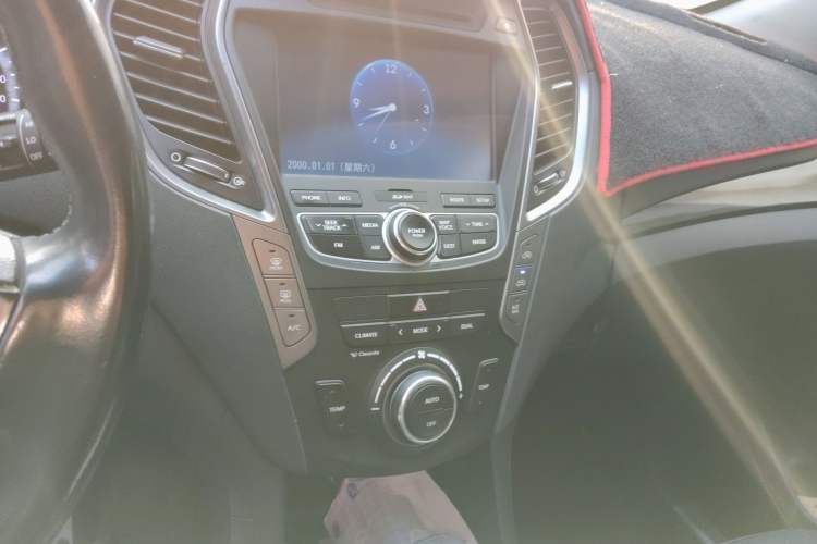 Used Hyundai Santa Fe Classic 2013 3.0L 4x4 Flagship Edition 7 Seats Euro IV Audio And AC Panel