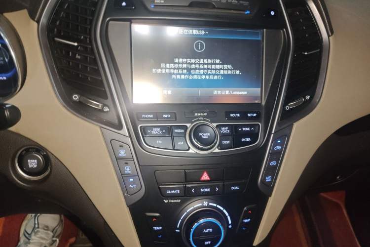Used Hyundai Santa Fe Classic 2013 3.0L 4x4 Premium Edition 7-Seater Euro IV Audio And AC Panel