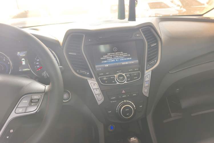 Used Hyundai Santa Fe Classic 2013 Revised Version 3.0L Four-Wheel Drive Flagship Edition Euro V Audio And AC Panel