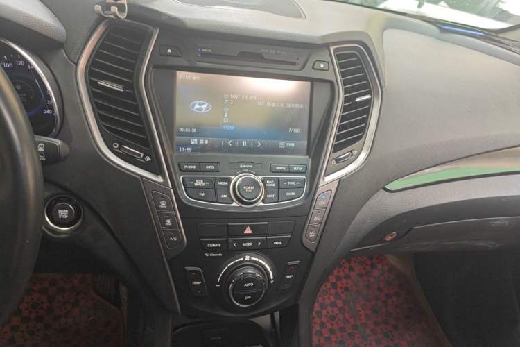 Used Hyundai Santa Fe Classic 2013 Revised Version 3.0L Four-Wheel Drive Flagship Edition Euro IV Audio And AC Panel