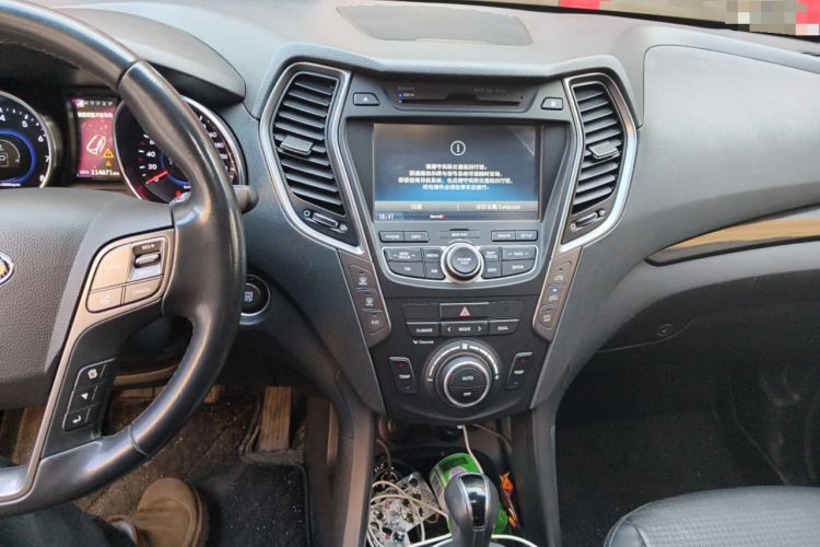 Used Hyundai Santa Fe Classic 2013 3.0L 4x4 Flagship Edition 7 Seats Euro IV Audio And AC Panel