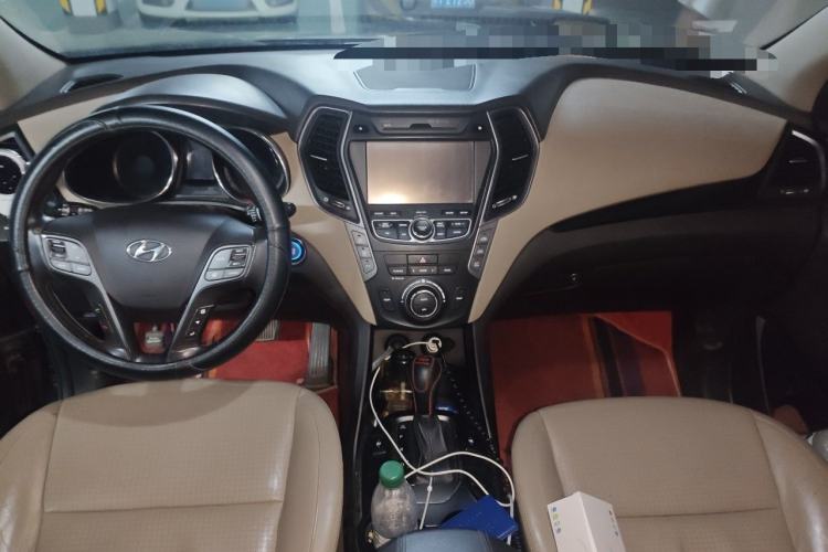 Used Hyundai Santa Fe Classic 2013 3.0L 4x4 Premium Edition 7-Seater Euro IV Center Console