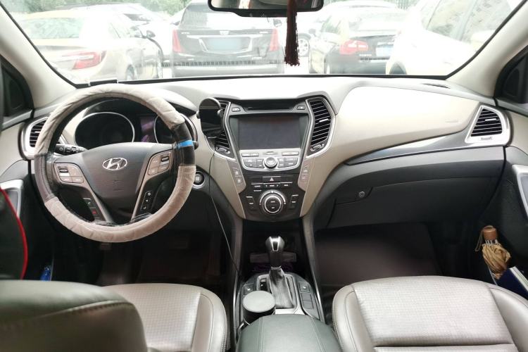 Used Hyundai Santa Fe Classic 2013 3.0L Four-Wheel Drive Comfort Edition 7 Seats Euro IV Center Console