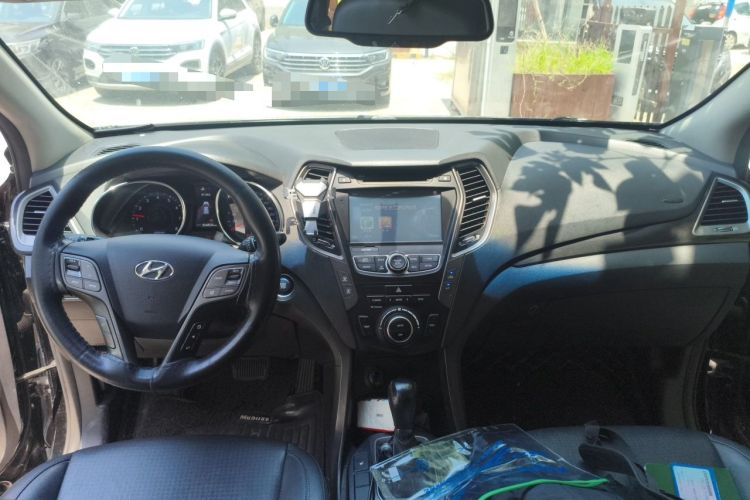 Used Hyundai Santa Fe Classic 2013 Facelift 3.0L 4x4 Comfort Edition with Navigation Euro V Standard Center Console