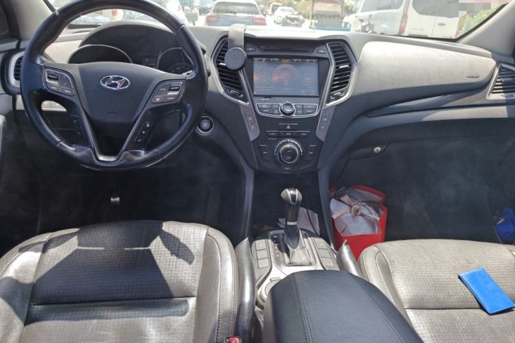 Used Hyundai Santa Fe Classic 2013 3.0L 4x4 Comfort Edition with Navigation 7 Seats Euro IV Center Console