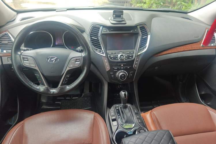 Used Hyundai Santa Fe Classic 2013 3.0L 4x4 Flagship Edition 7 Seats Euro IV Center Console