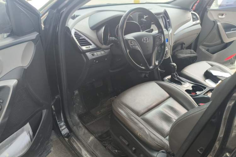 Used Hyundai Santa Fe Classic 2013 3.0L Four-Wheel Drive Comfort Edition 7 Seats Euro IV Driver Seat