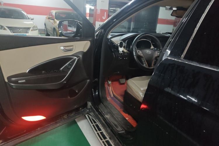 Used Hyundai Santa Fe Classic 2013 3.0L 4x4 Premium Edition 7-Seater Euro IV Driver Seat