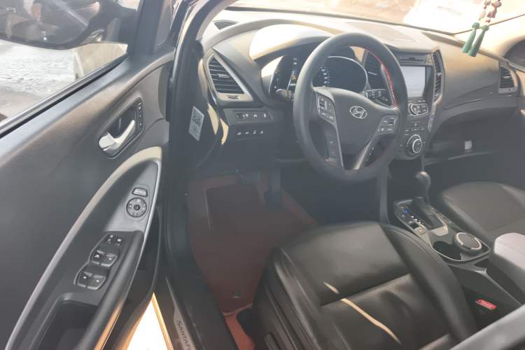 Used Hyundai Santa Fe Classic 2013 Revised Version 3.0L Four-Wheel Drive Flagship Edition Euro V Driver Seat