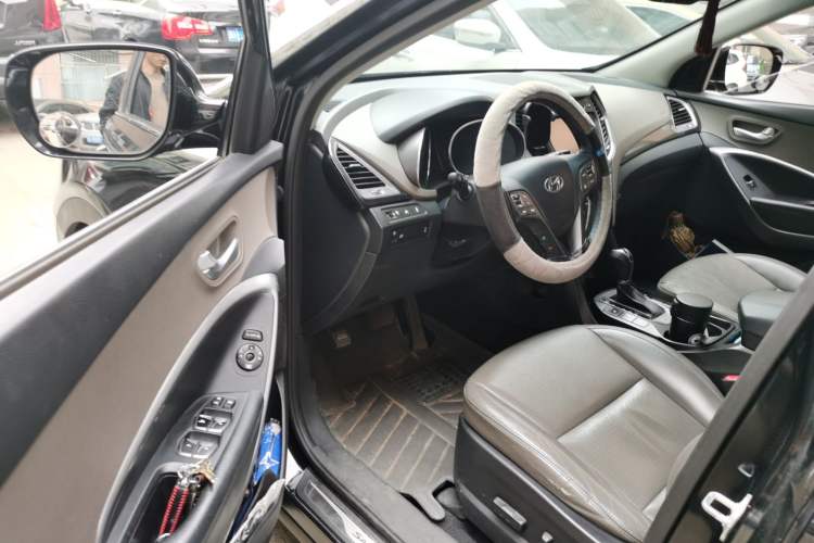 Used Hyundai Santa Fe Classic 2013 3.0L Four-Wheel Drive Comfort Edition 7 Seats Euro IV Driver Seat