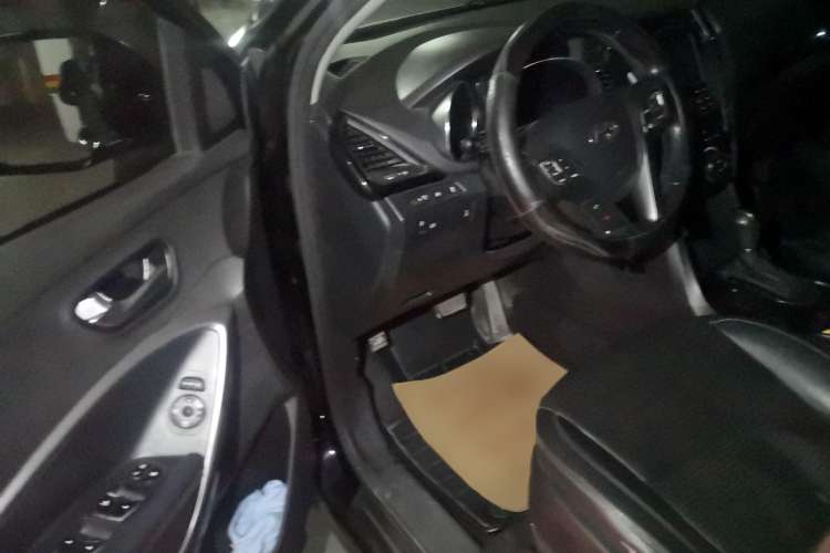 Used Hyundai Santa Fe Classic 2013 3.0L Four-Wheel Drive Comfort Edition 7 Seats Euro IV Driver Seat