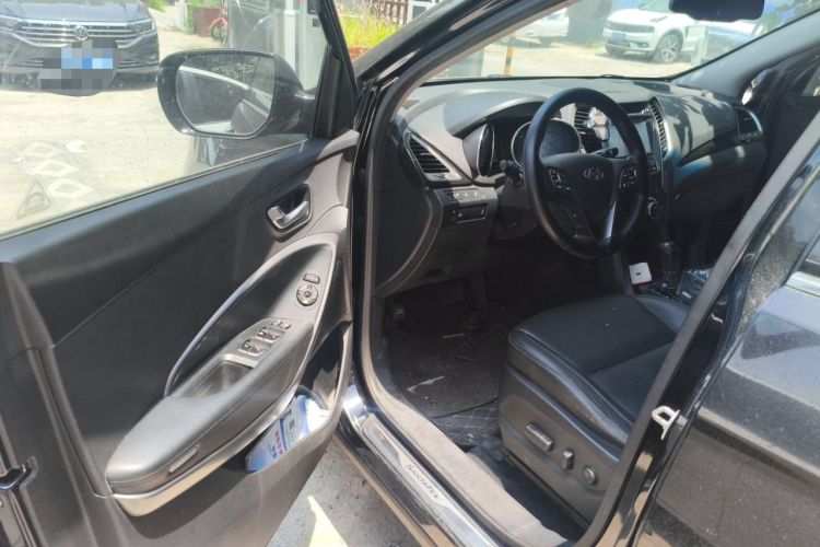 Used Hyundai Santa Fe Classic 2013 Facelift 3.0L 4x4 Comfort Edition with Navigation Euro V Standard Driver Seat