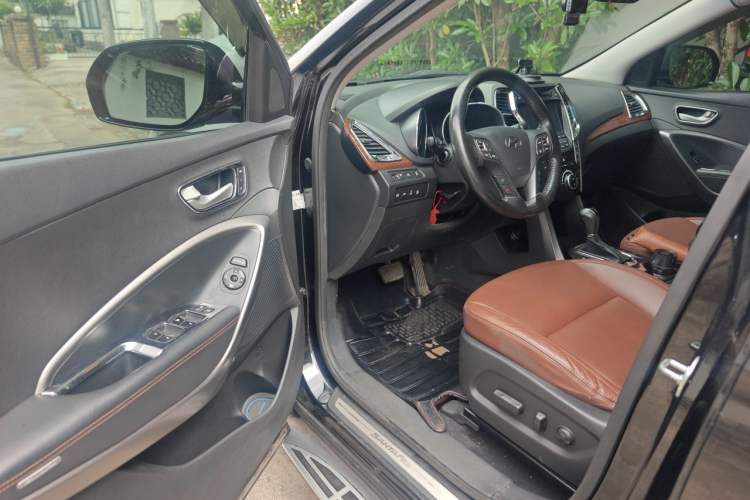 Used Hyundai Santa Fe Classic 2013 3.0L 4x4 Flagship Edition 7 Seats Euro IV Driver Seat