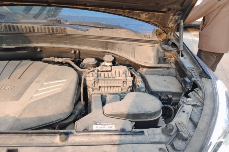 Used Hyundai Santa Fe Classic 2013 3.0L 4x4 Flagship Edition 7 Seats Euro IV Engine Bay Left