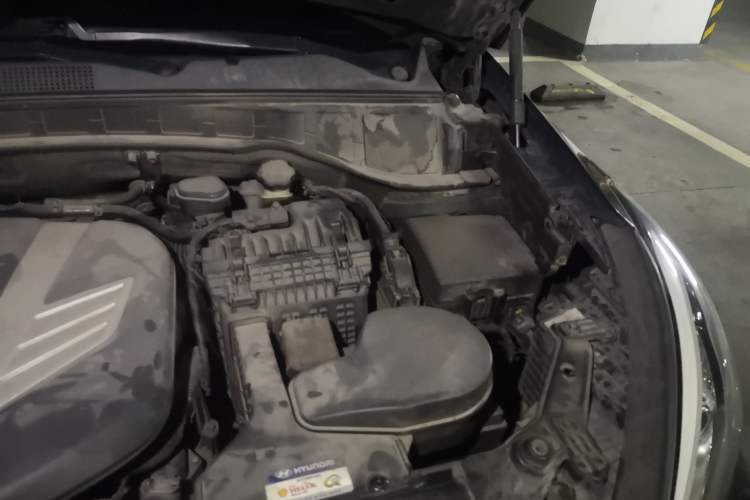 Used Hyundai Santa Fe Classic 2013 3.0L Four-Wheel Drive Comfort Edition 7 Seats Euro IV Engine Bay Left