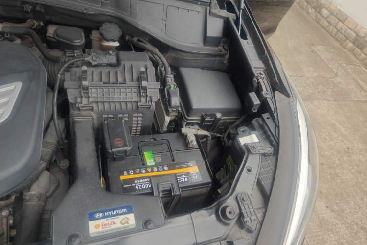 Used Hyundai Santa Fe Classic 2013 3.0L 4x4 Flagship Edition 7 Seats Euro IV Engine Bay Left