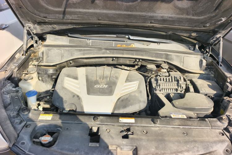 Used Hyundai Santa Fe Classic 2013 Revised Version 3.0L Four-Wheel Drive Flagship Edition Euro V Engine Bay
