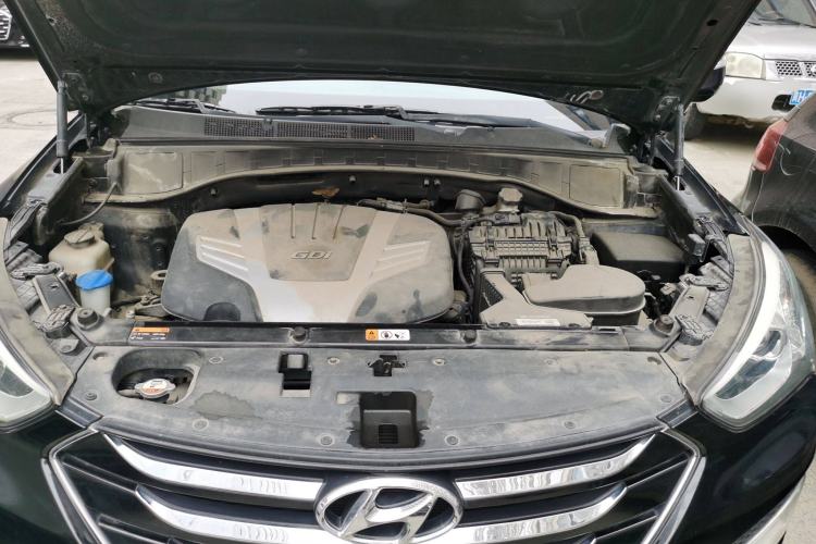 Used Hyundai Santa Fe Classic 2013 3.0L Four-Wheel Drive Comfort Edition 7 Seats Euro IV Engine Bay