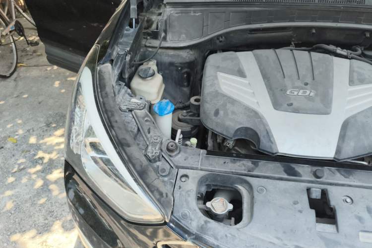Used Hyundai Santa Fe Classic 2013 Facelift 3.0L 4x4 Comfort Edition with Navigation Euro V Standard Engine Bay Right