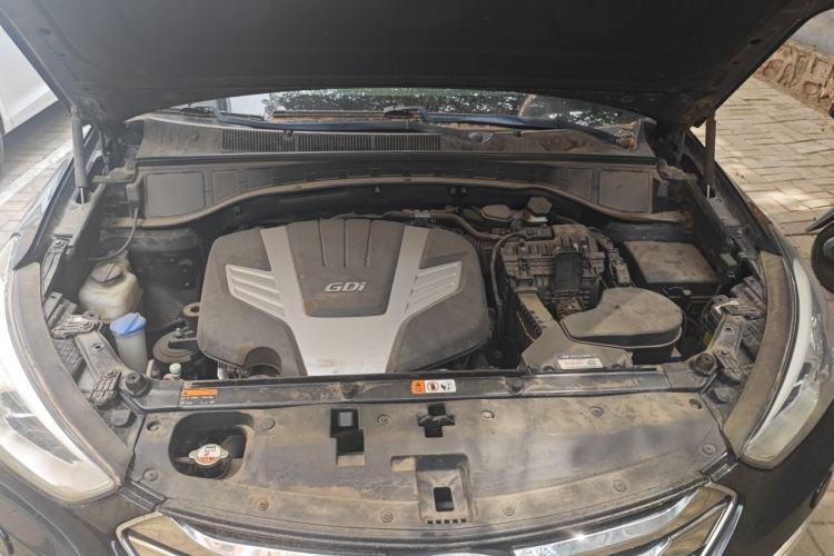 Used Hyundai Santa Fe Classic 2013 Revised Version 3.0L Four-Wheel Drive Flagship Edition Euro IV Engine Bay