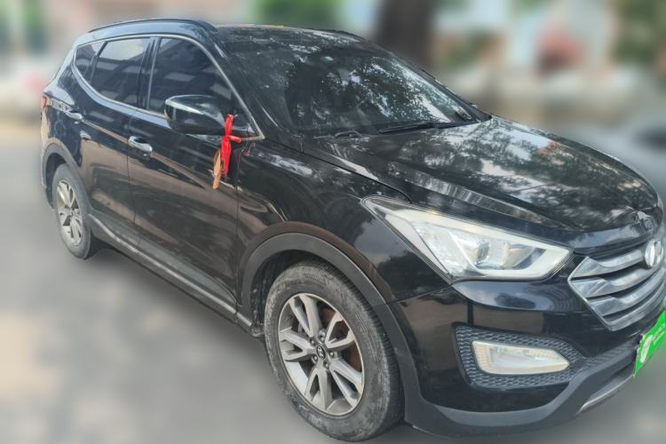 Used Hyundai Santa Fe Classic 2013 3.0L Four-Wheel Drive Comfort Edition 7 Seats Euro IV Front Right 45 Deg