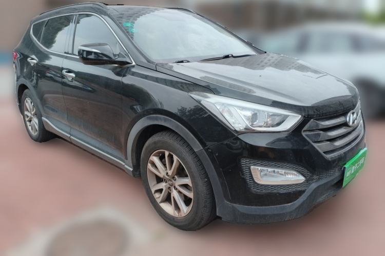 Used Hyundai Santa Fe Classic 2013 Facelift 3.0L 4x4 Comfort Edition with Navigation Euro IV compliant Front Right 45 Deg