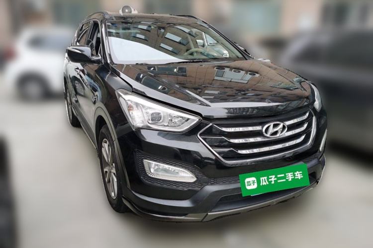 Used Hyundai Santa Fe Classic 2013 3.0L Four-Wheel Drive Comfort Edition 7 Seats Euro IV Front Right 45 Deg