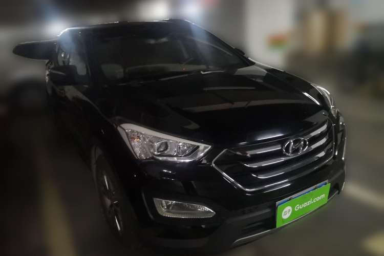 Used Hyundai Santa Fe Classic 2013 3.0L Four-Wheel Drive Comfort Edition 7 Seats Euro IV Front Right 45 Deg