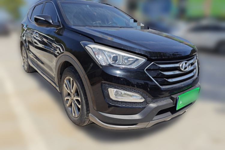 Used Hyundai Santa Fe Classic 2013 3.0L 4x4 Comfort Edition with Navigation 7 Seats Euro IV Front Right 45 Deg