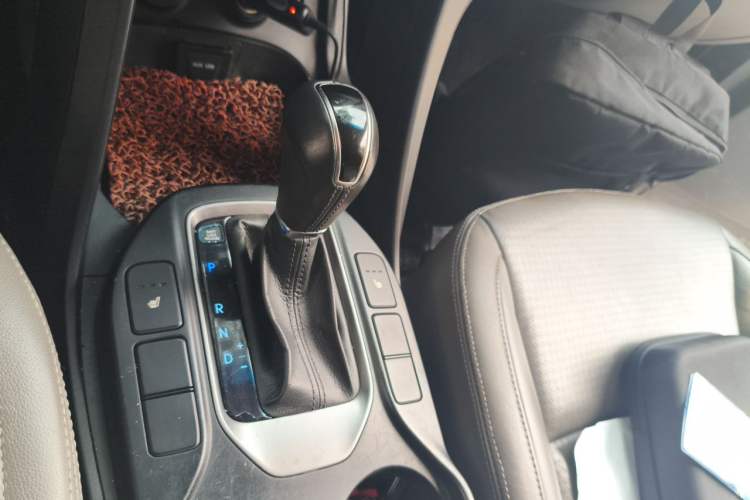 Used Hyundai Santa Fe Classic 2013 3.0L Four-Wheel Drive Comfort Edition 7 Seats Euro IV Gear Lever