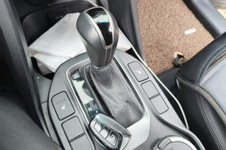 Used Hyundai Santa Fe Classic 2013 Facelift 3.0L 4x4 Comfort Edition with Navigation Euro IV compliant Gear Lever