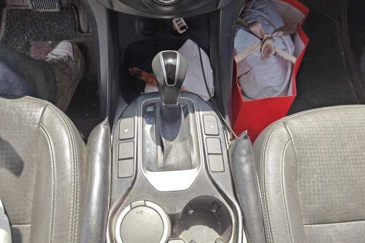 Used Hyundai Santa Fe Classic 2013 3.0L 4x4 Comfort Edition with Navigation 7 Seats Euro IV Gear Lever