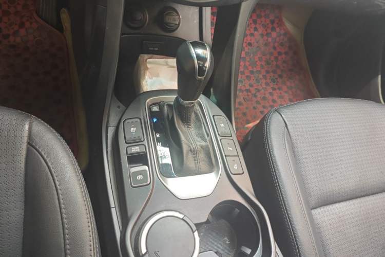 Used Hyundai Santa Fe Classic 2013 Revised Version 3.0L Four-Wheel Drive Flagship Edition Euro IV Gear Lever