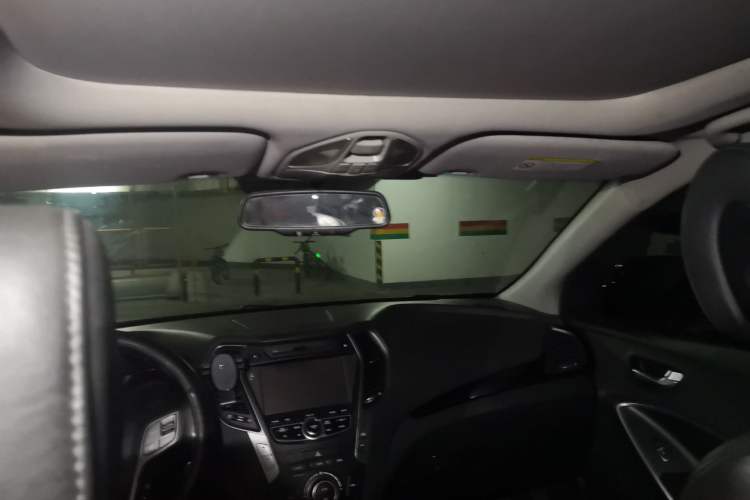 Used Hyundai Santa Fe Classic 2013 3.0L Four-Wheel Drive Comfort Edition 7 Seats Euro IV Headliner
