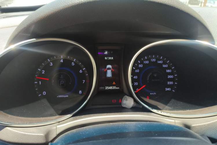 Used Hyundai Santa Fe Classic 2013 Facelift 3.0L 4x4 Comfort Edition with Navigation Euro V Standard Instrument Cluster