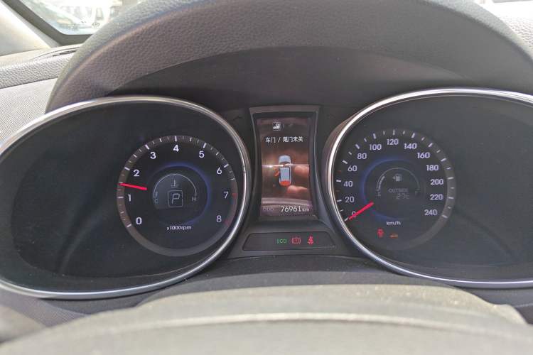 Used Hyundai Santa Fe Classic 2013 3.0L 4x4 Comfort Edition with Navigation 7 Seats Euro IV Instrument Cluster