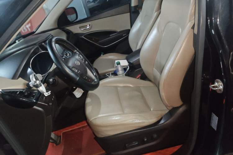 Used Hyundai Santa Fe Classic 2013 3.0L 4x4 Premium Edition 7-Seater Euro IV Left Front Seat