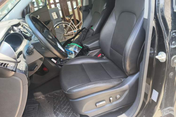 Used Hyundai Santa Fe Classic 2013 Facelift 3.0L 4x4 Comfort Edition with Navigation Euro V Standard Left Front Seat