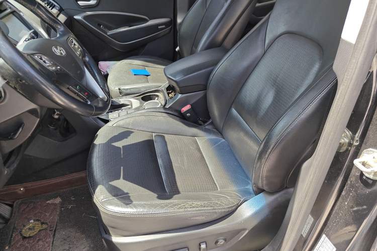 Used Hyundai Santa Fe Classic 2013 3.0L 4x4 Comfort Edition with Navigation 7 Seats Euro IV Left Front Seat